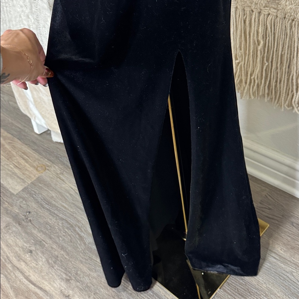 BETSY & ADAM black full length 
Illusion Velvet Sheath Gown size 0 - Picture 7 of 10